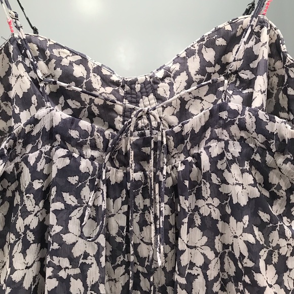 Floral Sky blue and white flowy tank top. - Picture 4 of 8